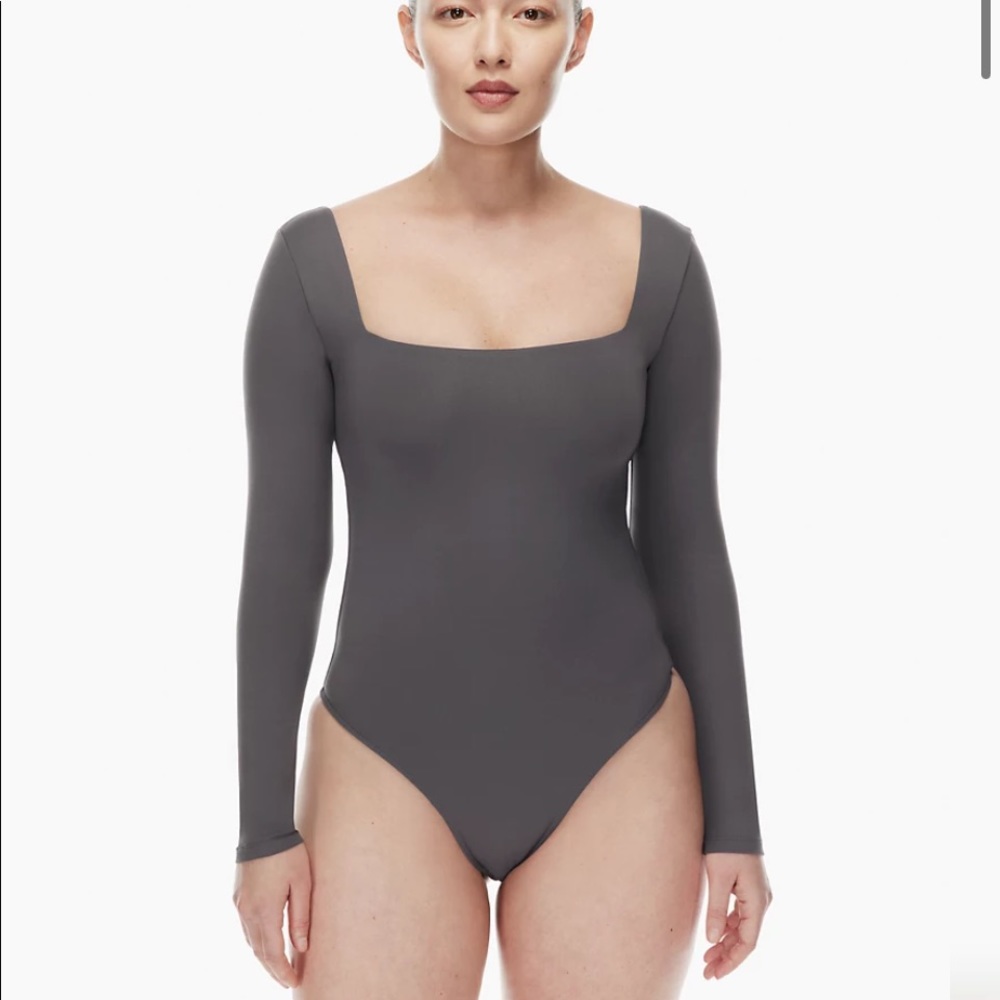 Aritzia body suit. Never worn. Excellent condition. Size XS.